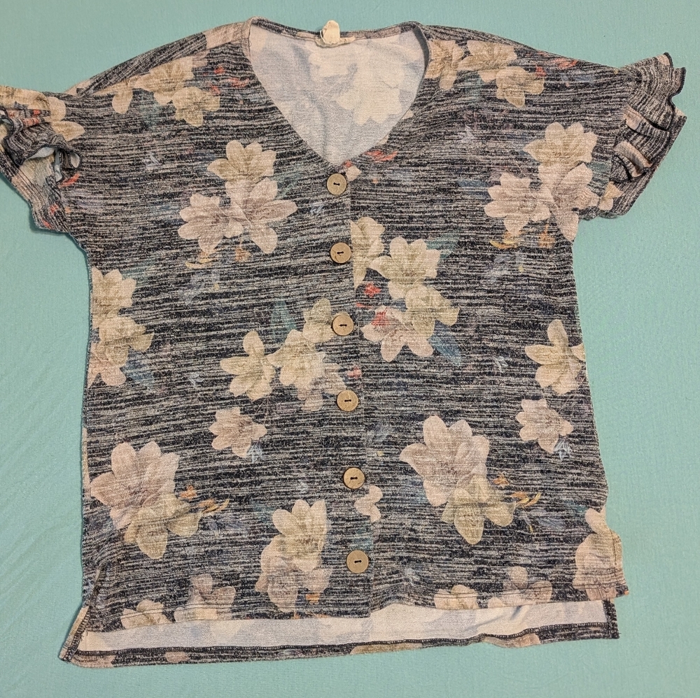 Floral Fine Knit Short Sleeve Button Up (Women's XS)